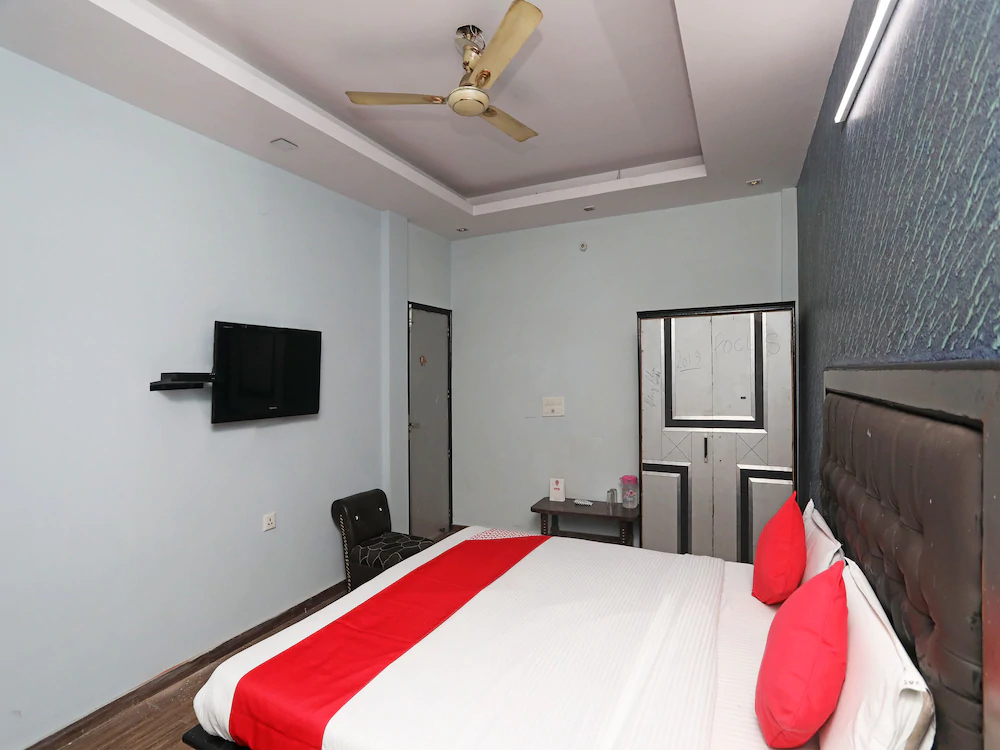 Hotel3BS Houses Dx by OYO Rooms