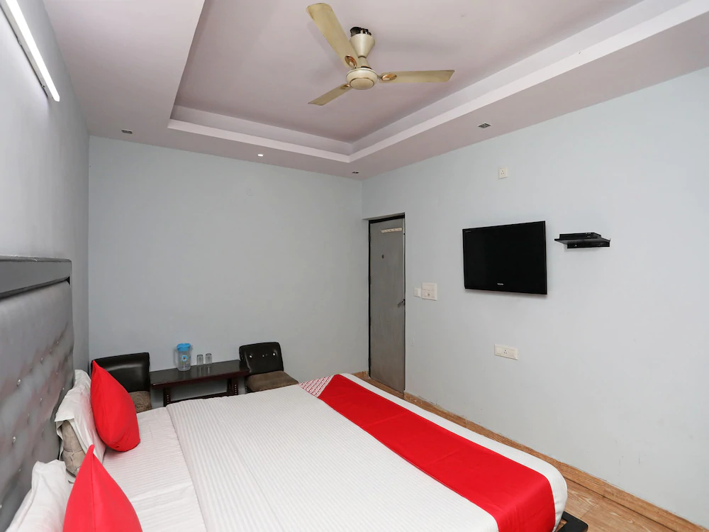 Hotel3BS Houses Dx by OYO Rooms