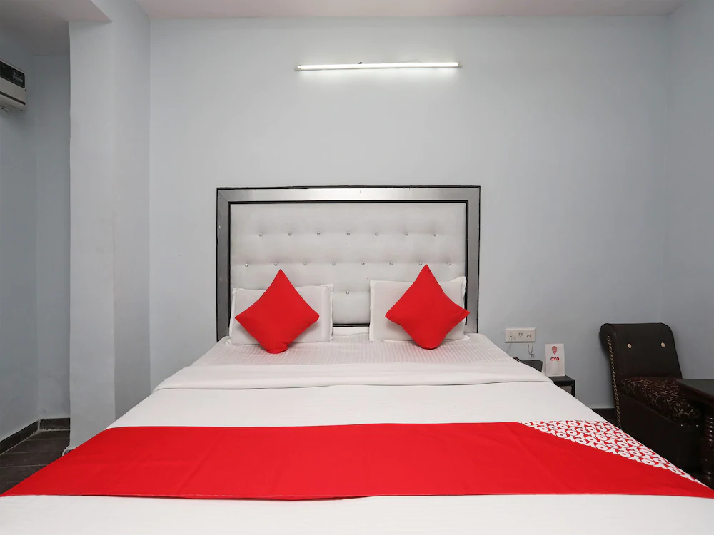 Hotel3BS Houses Dx by OYO Rooms