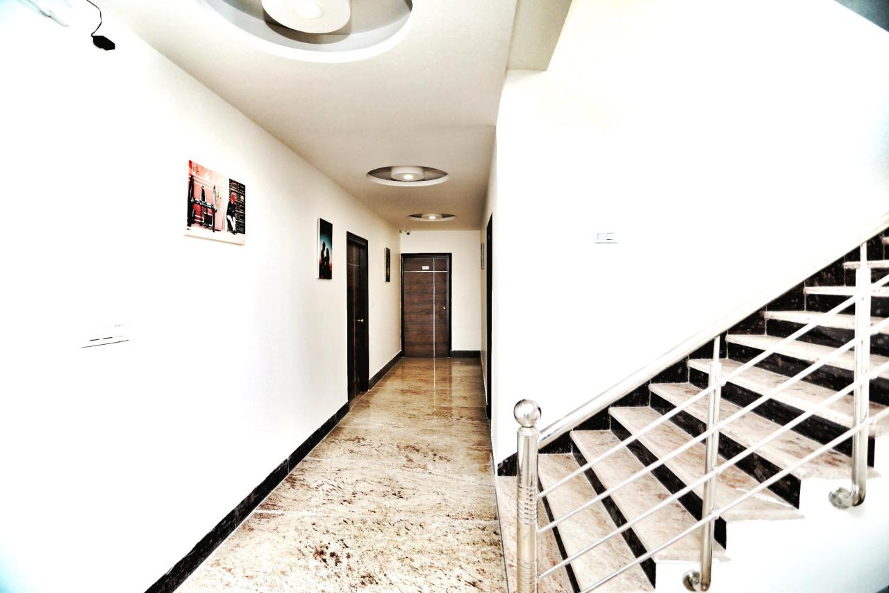 Hotel Aerocity Purple Orchid