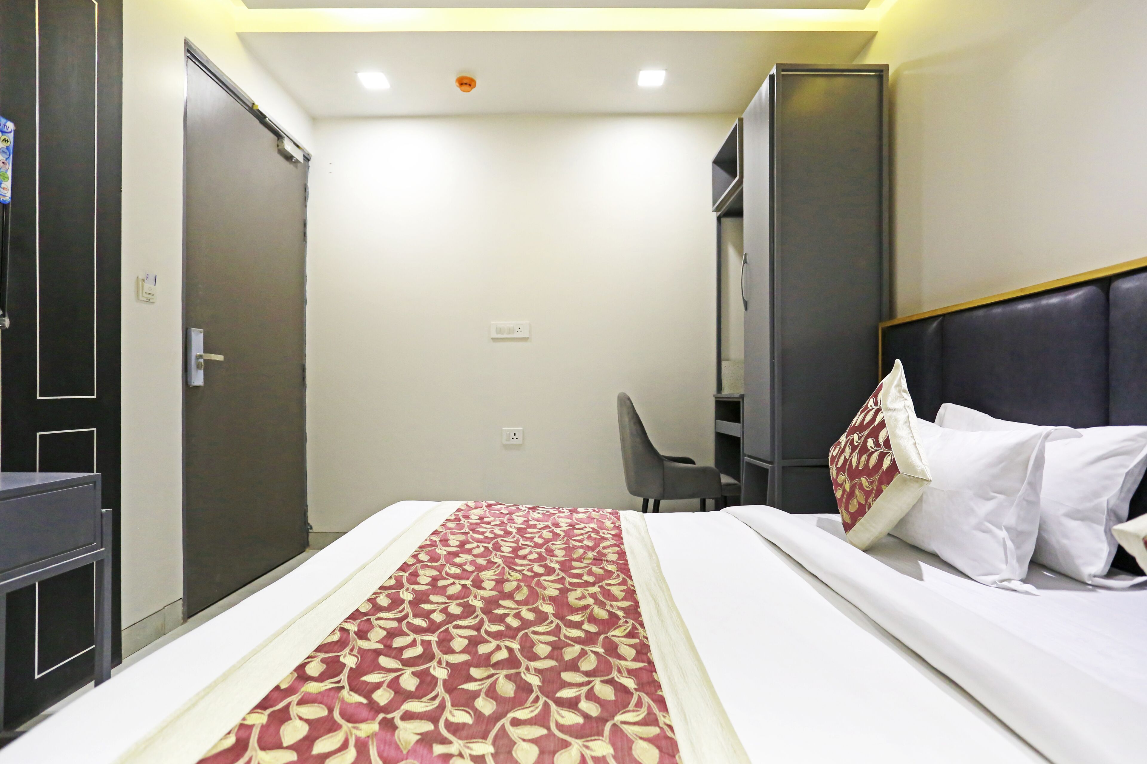 Hotel Applewood Delhi Airport