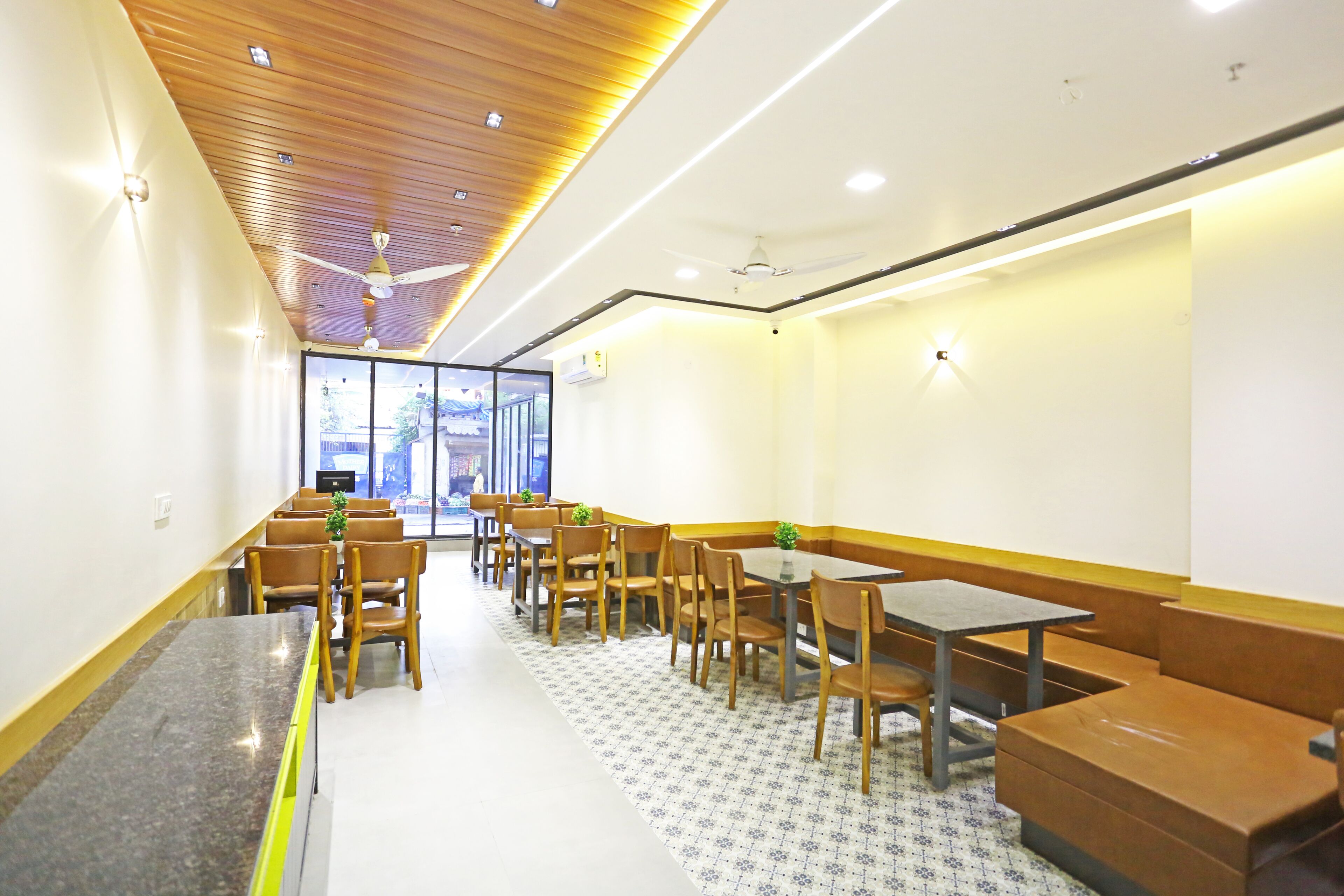 Hotel Applewood Delhi Airport