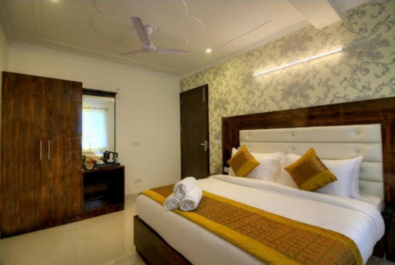 Hotel Ark Avalon- Near Delhi Airport