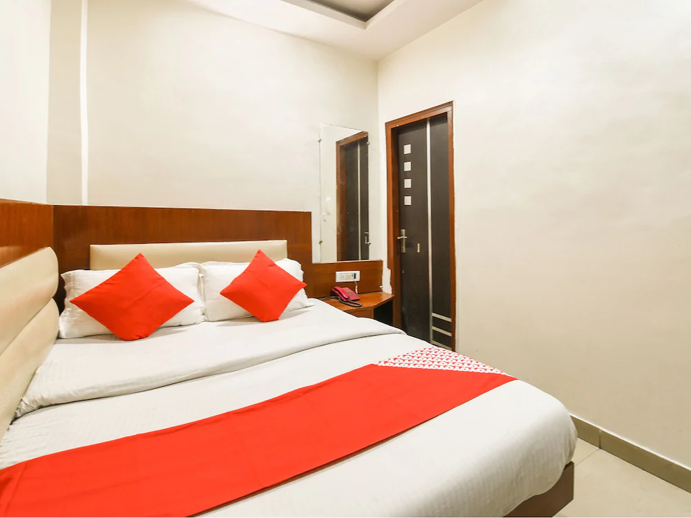 Hotel Ashirwad DX by OYO Rooms