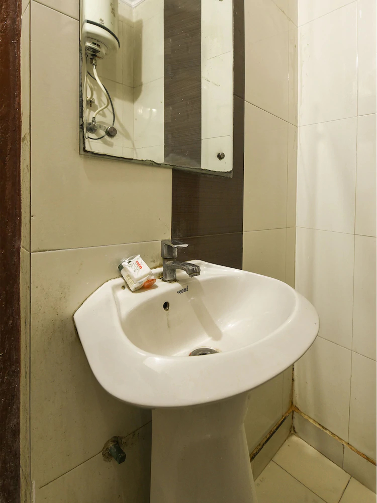 Hotel Ashirwad DX by OYO Rooms