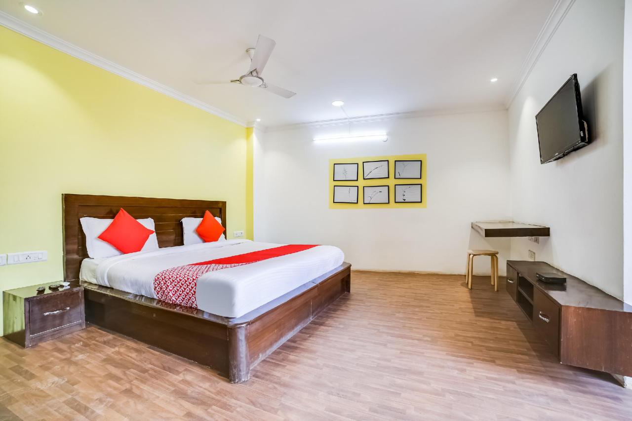 Hotel Carol Garden by OYO Rooms
