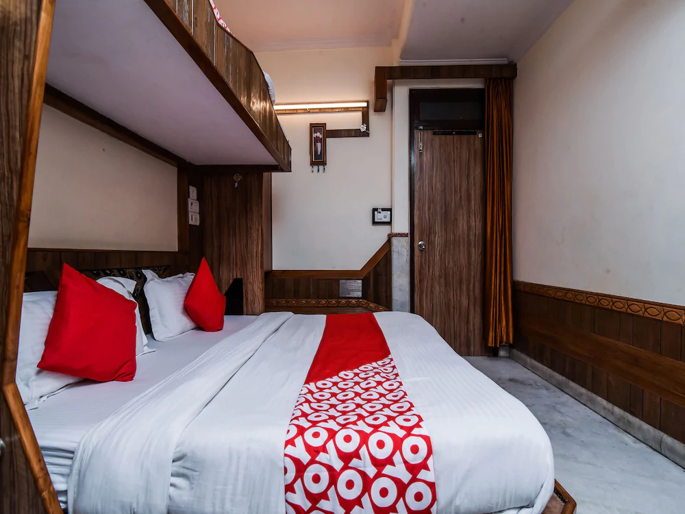 Hotel Cottage Crown Plaza By OYO Rooms
