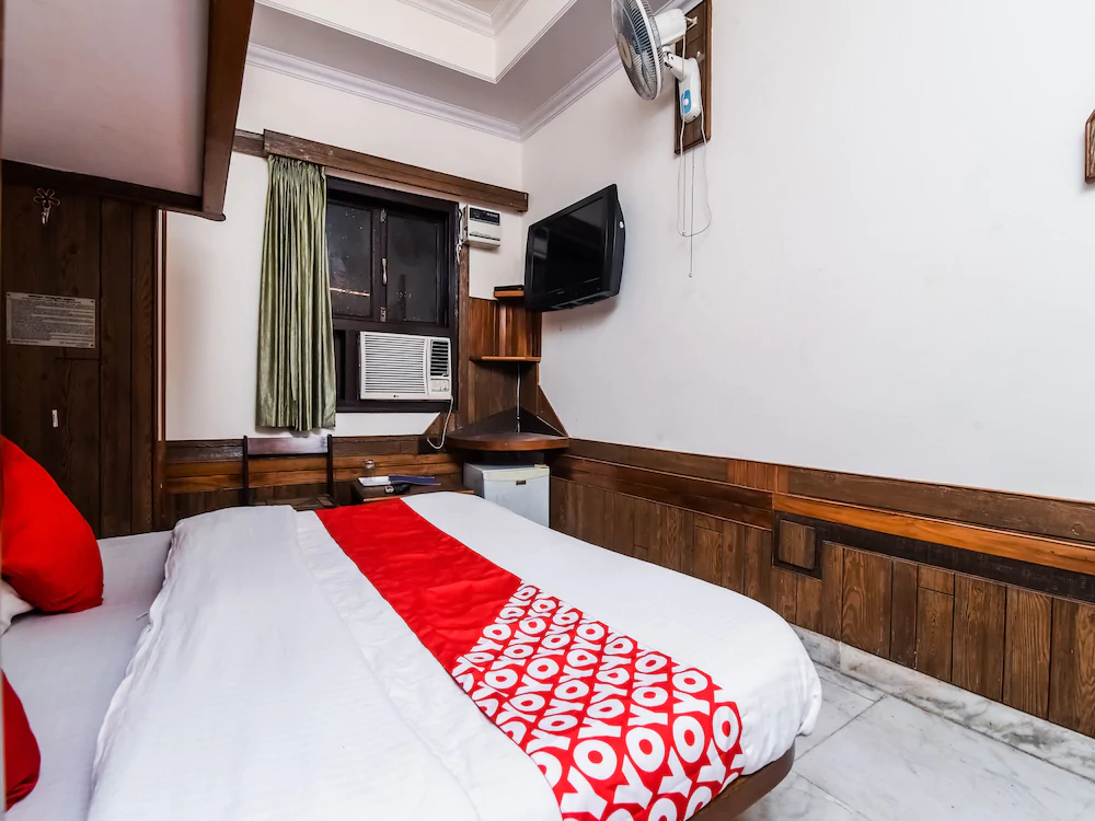 Hotel Cottage Crown Plaza By OYO Rooms