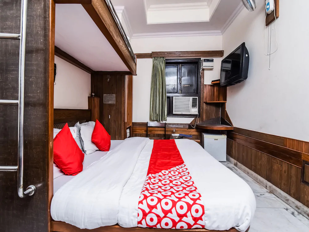Hotel Cottage Crown Plaza By OYO Rooms