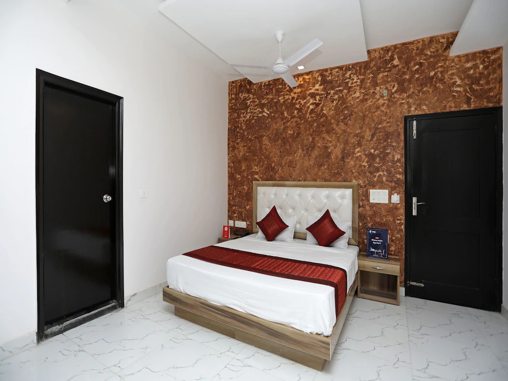 Hotel Diplomat Regency by OYO Rooms