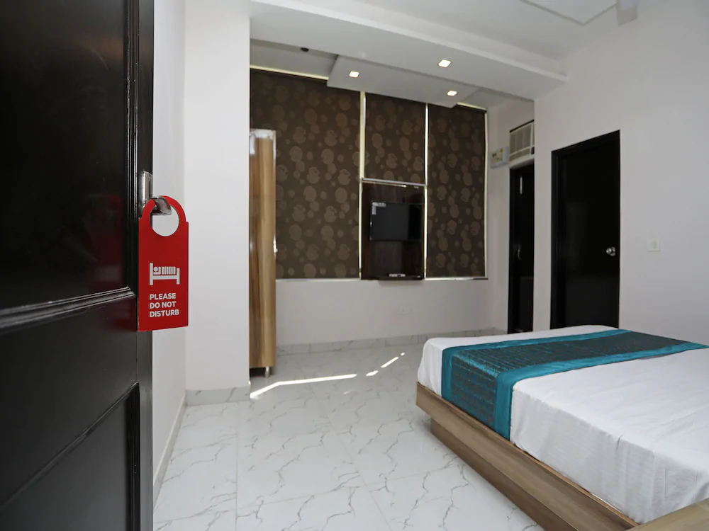 Hotel Diplomat Regency by OYO Rooms