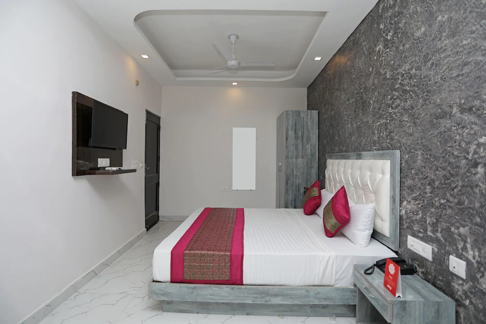 Hotel Diplomat Regency by OYO Rooms