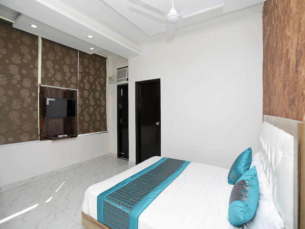 Hotel Diplomat Regency by OYO Rooms