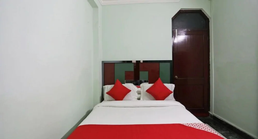 Hotel Green Palace By ADB Rooms