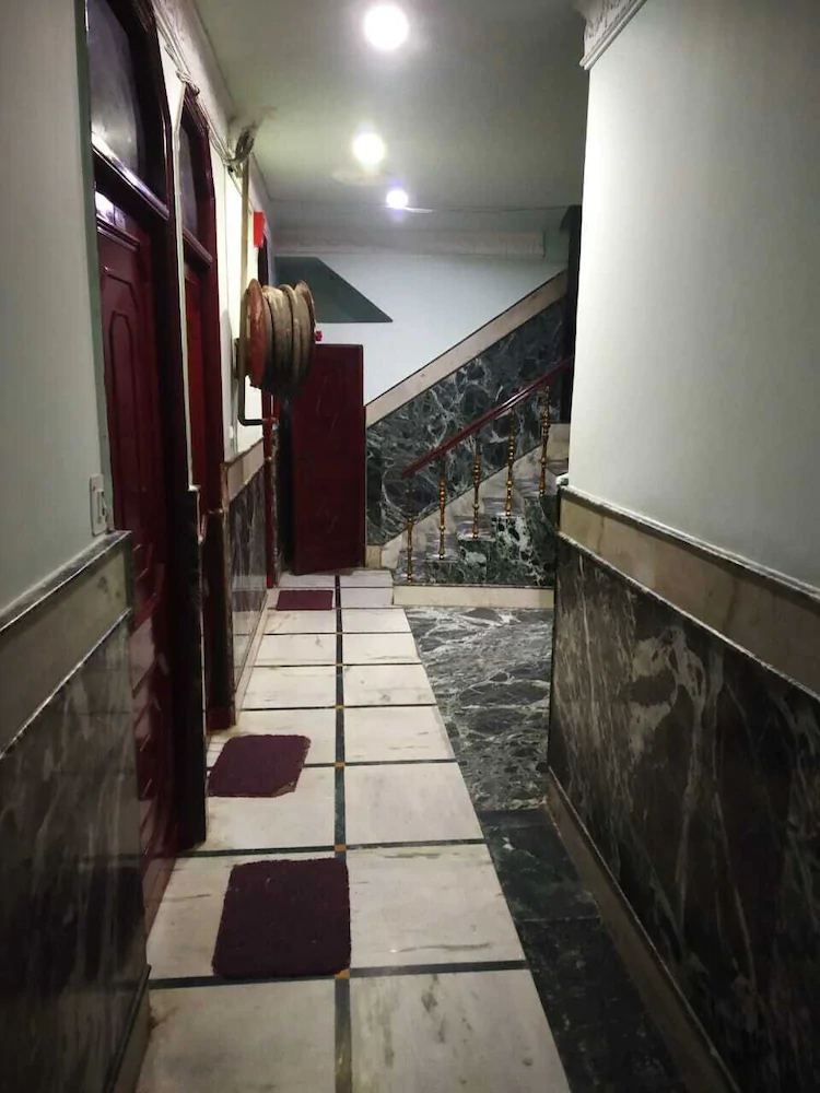 Hotel Green Palace By ADB Rooms