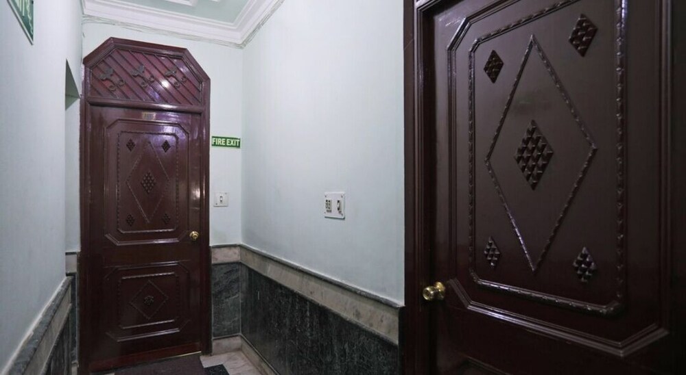 Hotel Green Palace By ADB Rooms