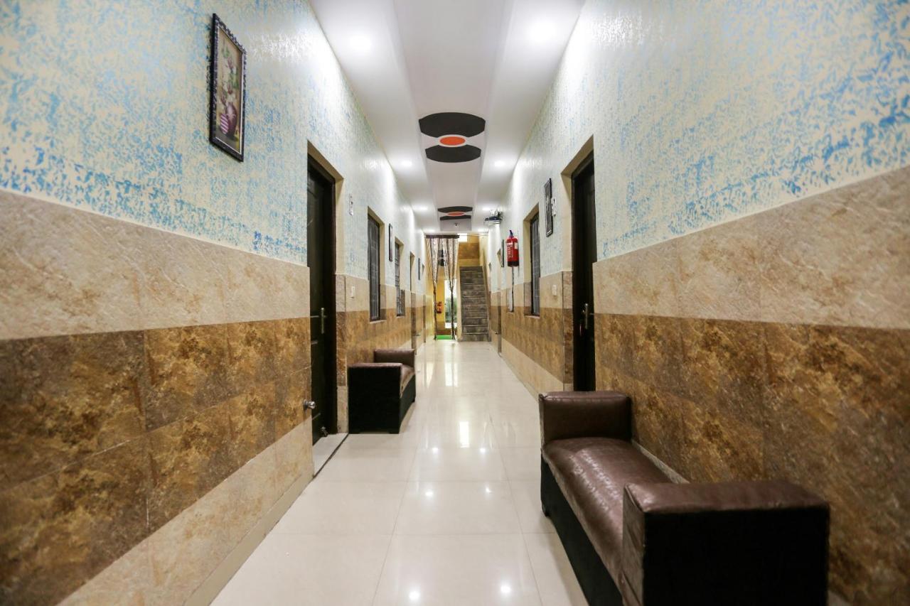 OYO Flagship Kashvi Palace Near Usmaanpur 1st pusta