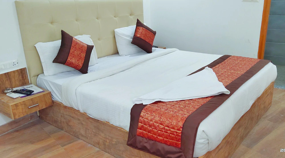 Hotel LA Pearl Inn