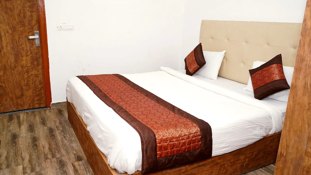 Hotel LA Pearl Inn