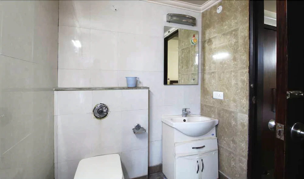 Hotel Metro Plaza by ADB Rooms