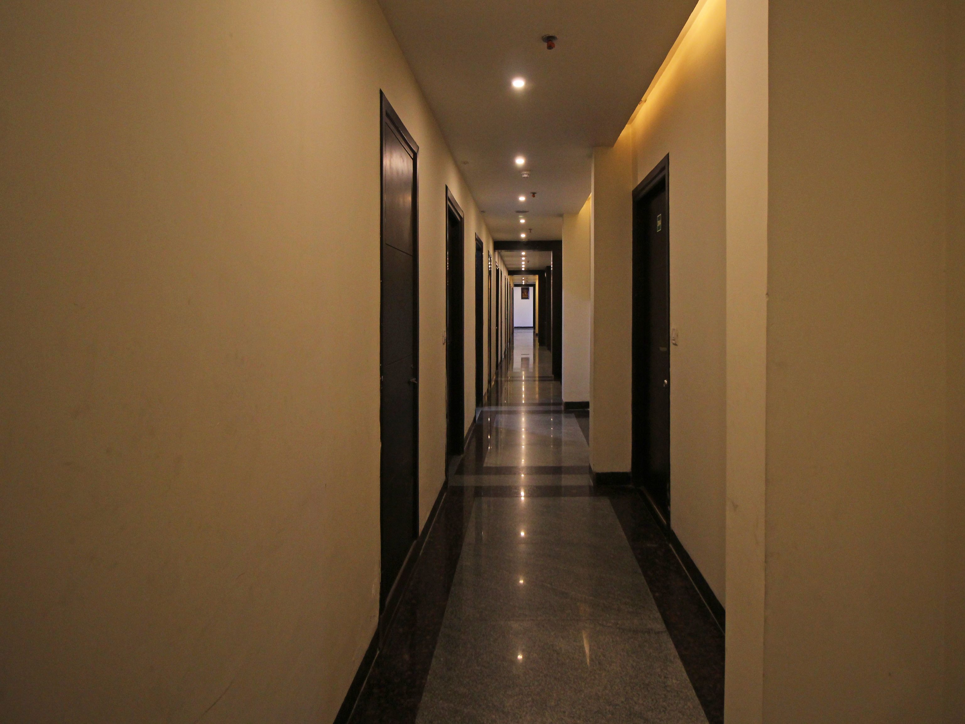 Hotel Mint Park Blue by OYO