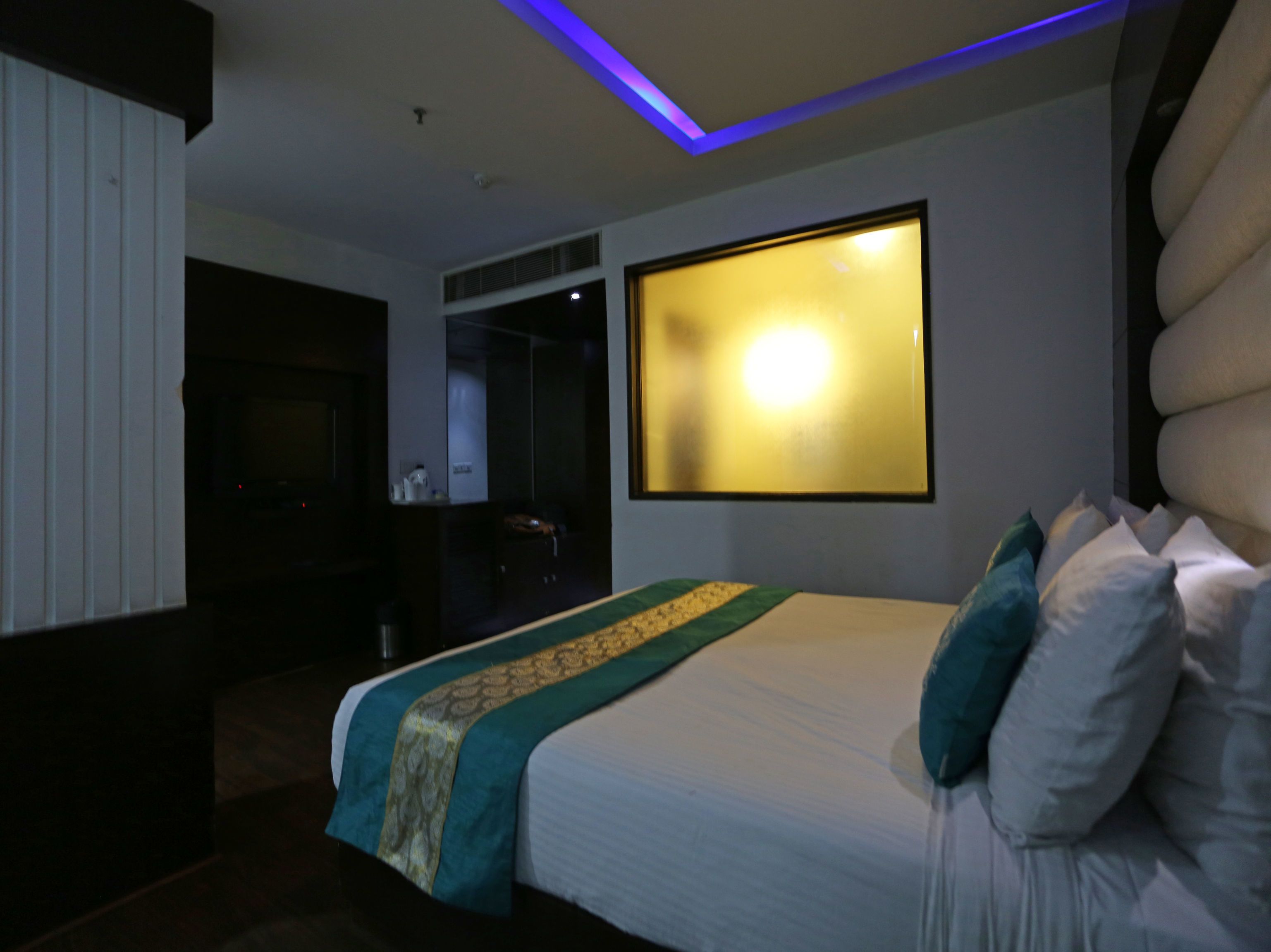 Hotel Mint Park Blue by OYO