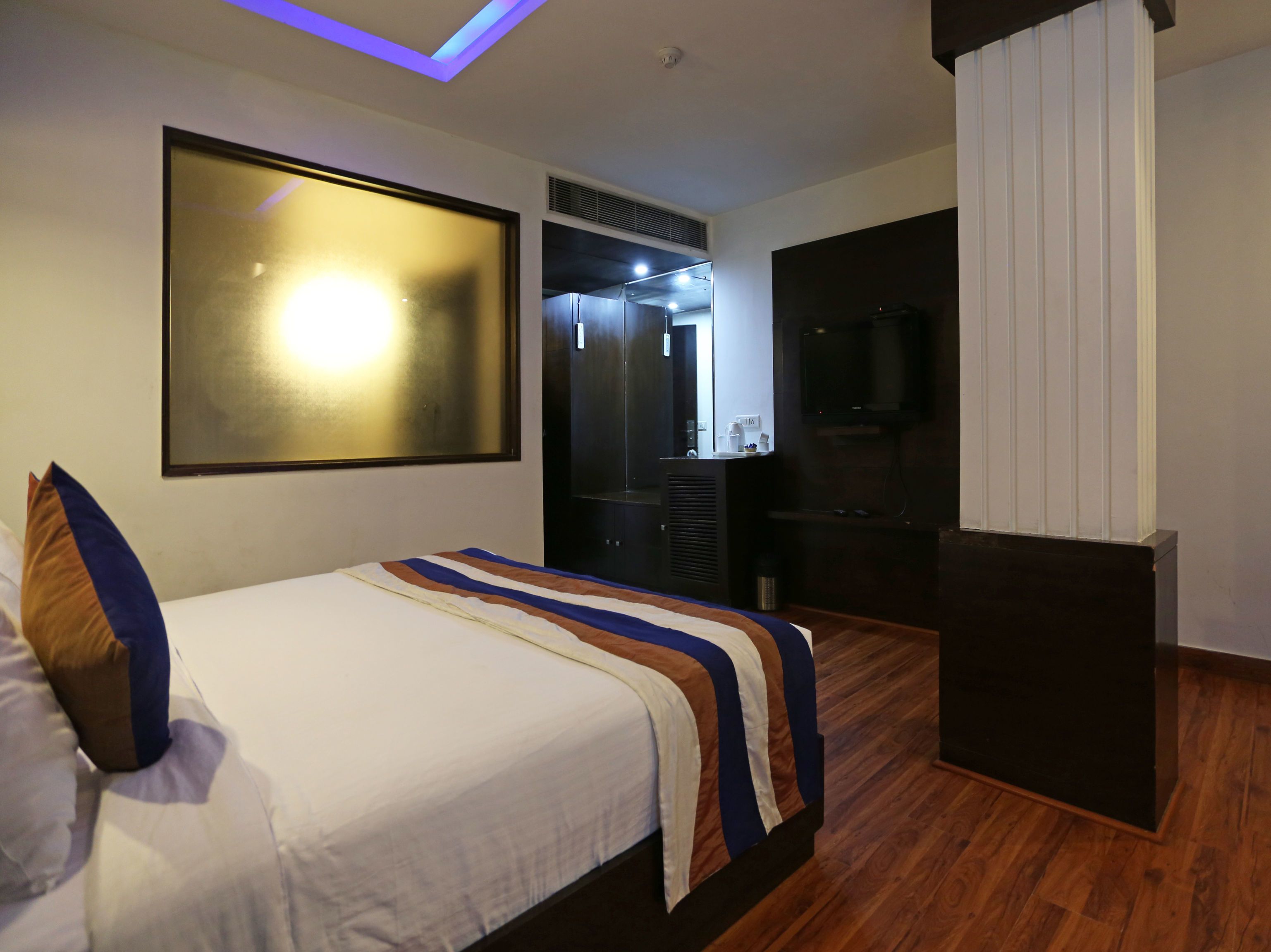 Hotel Mint Park Blue by OYO