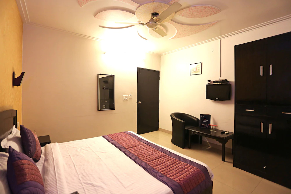 Noratan Palace by OYO Rooms