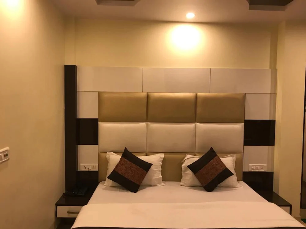 Hotel Olive International by ADB Rooms