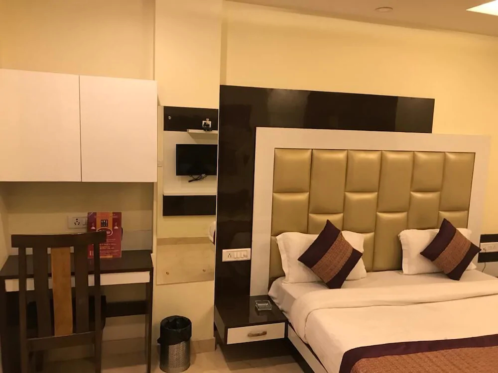 Hotel Olive International by ADB Rooms