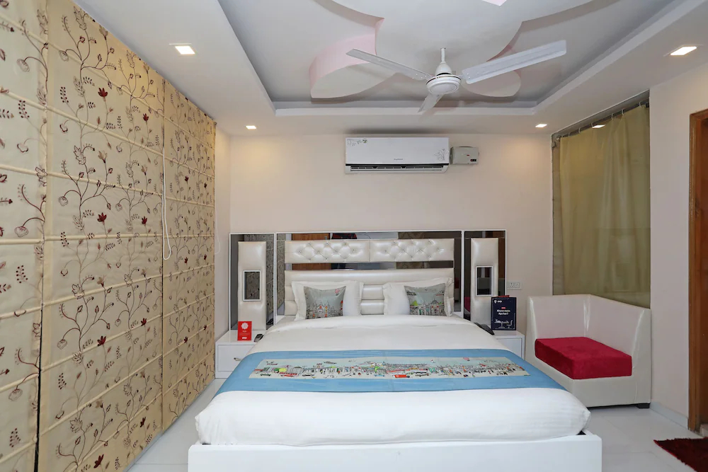 Hotel Qlark by OYO Rooms