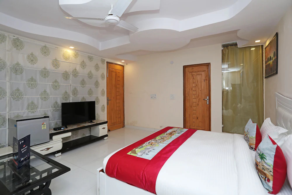 Hotel Qlark by OYO Rooms