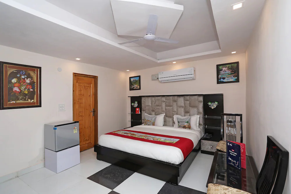 Hotel Qlark by OYO Rooms
