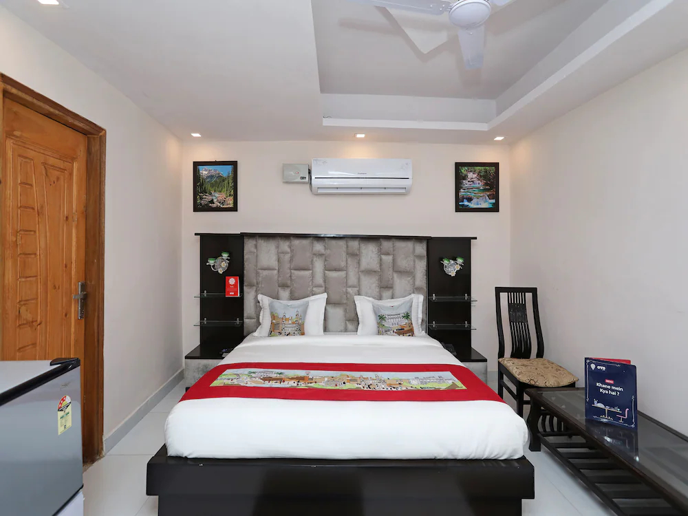 Hotel Qlark by OYO Rooms