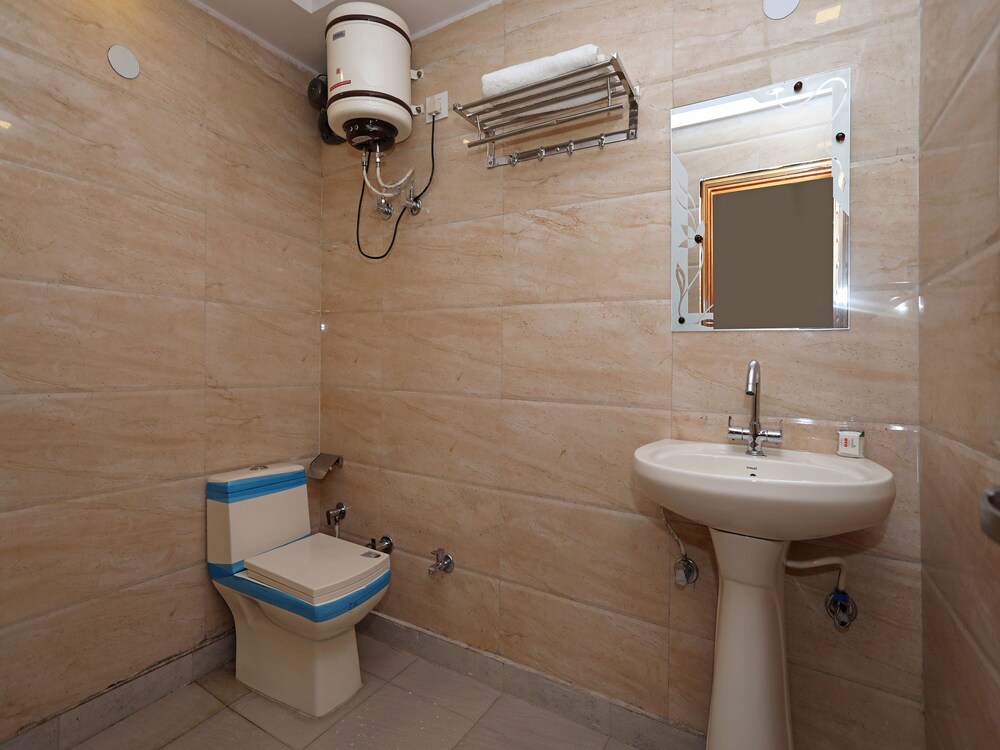 Hotel Qlark by OYO Rooms
