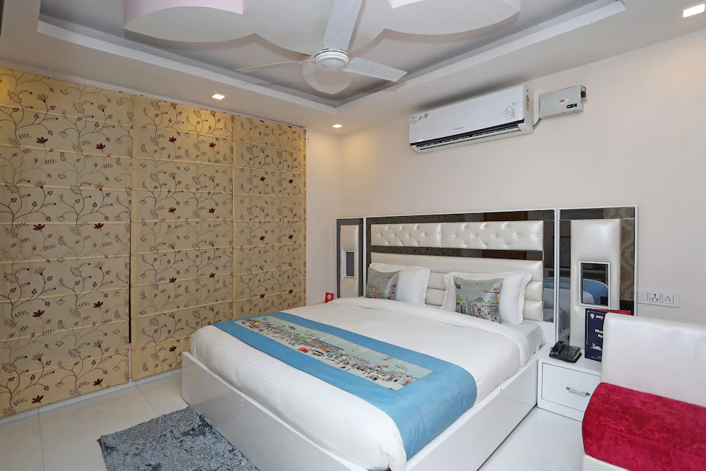 Hotel Qlark by OYO Rooms