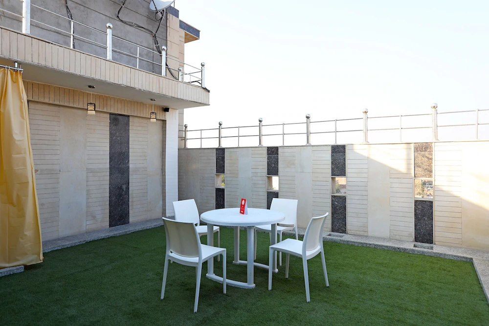 Hotel Qlark by OYO Rooms