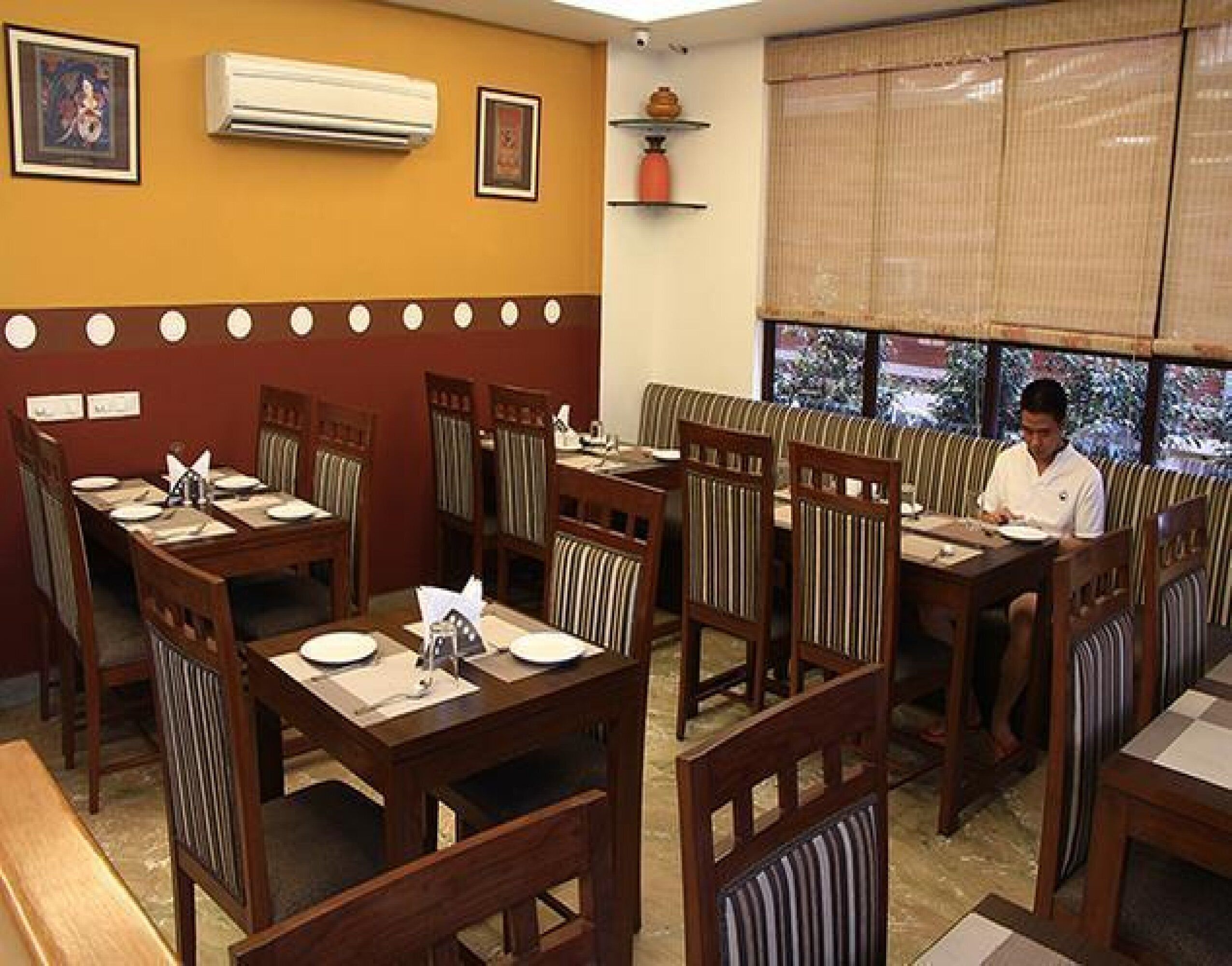 Hotel R Inn Delhi