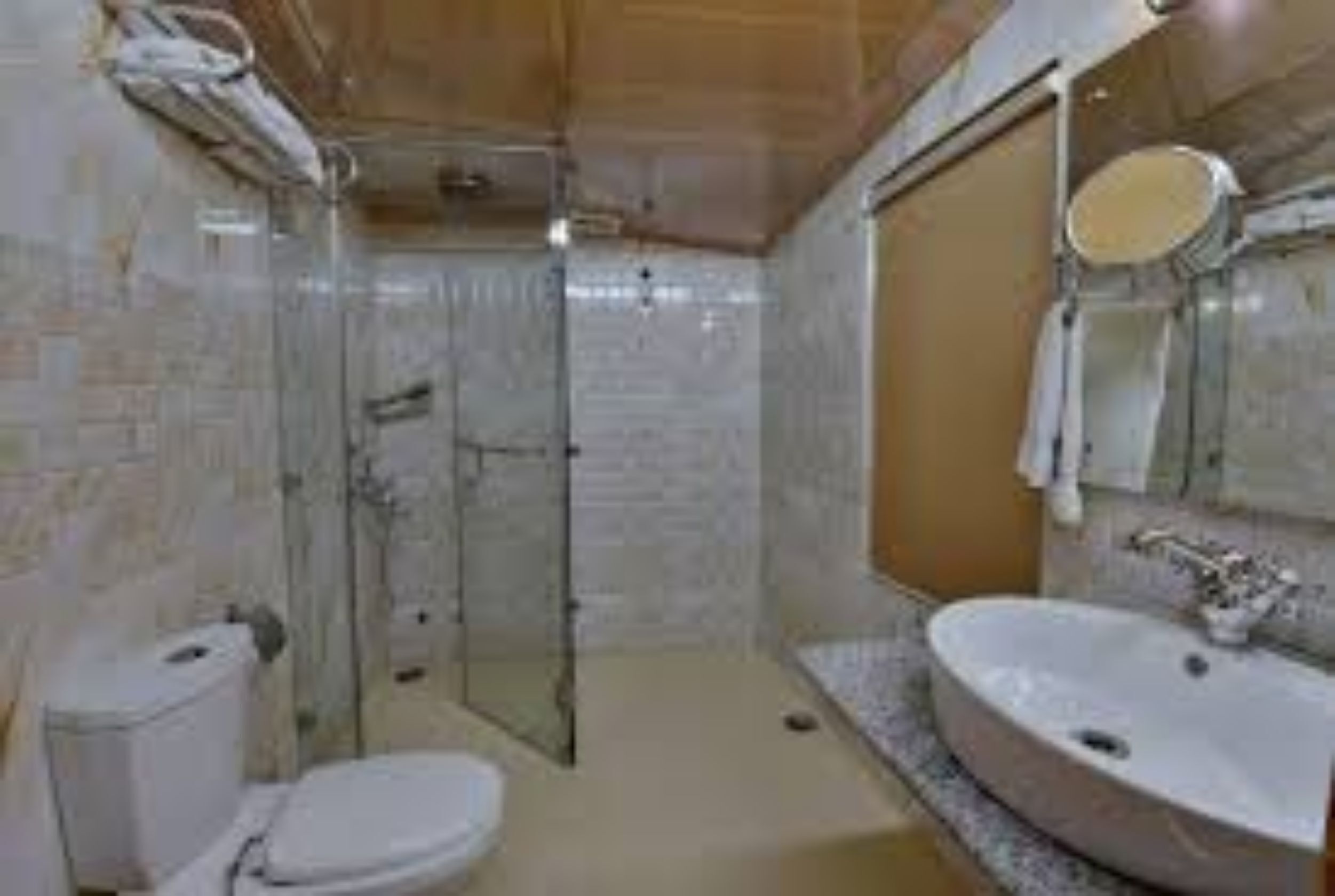 Hotel R Inn Delhi