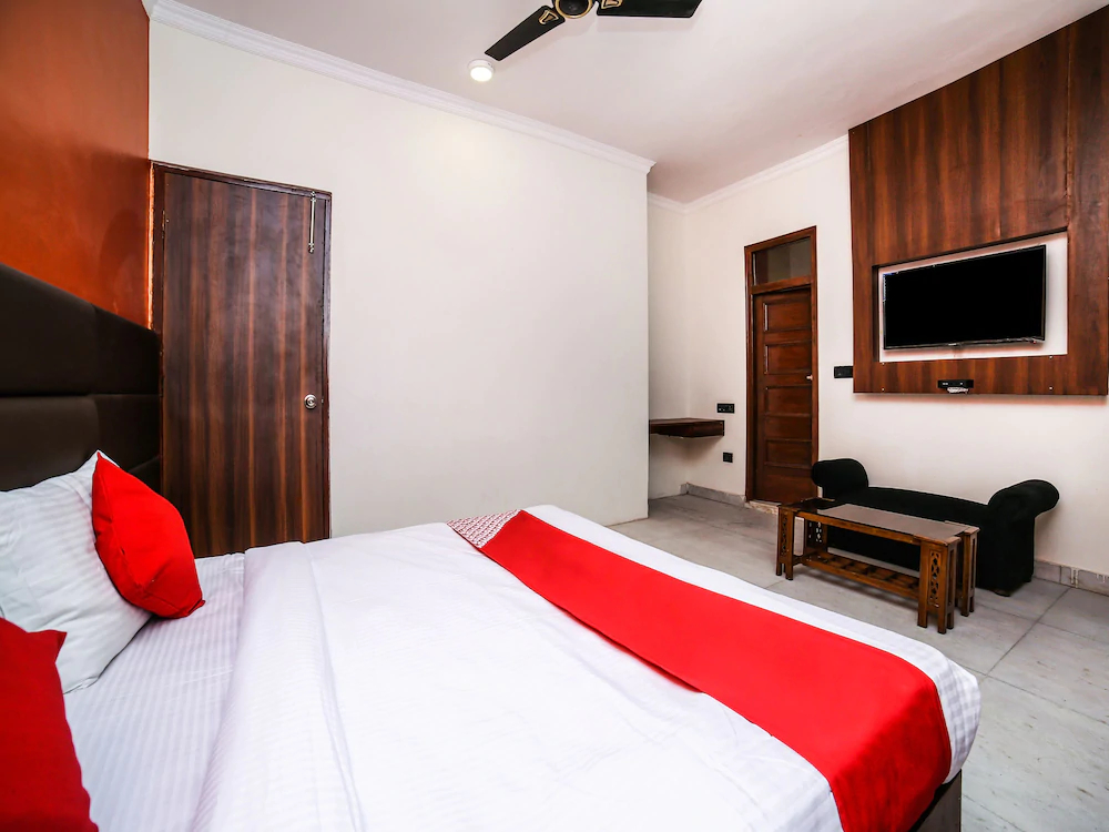 Hotel Royal Town By OYO Rooms