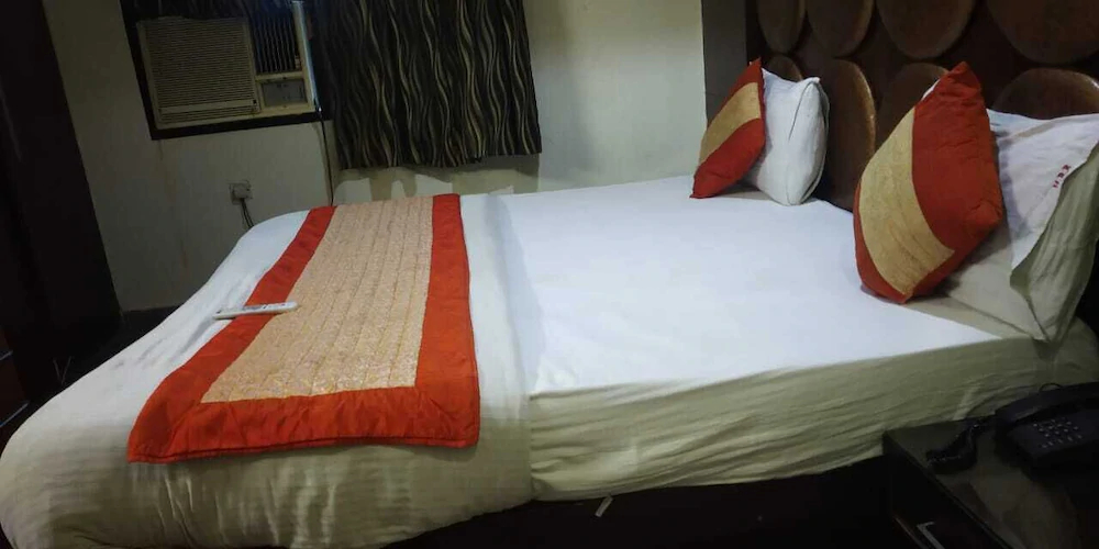 Hotel Saya Deluxe New Delhi Railway Station by ADB Rooms