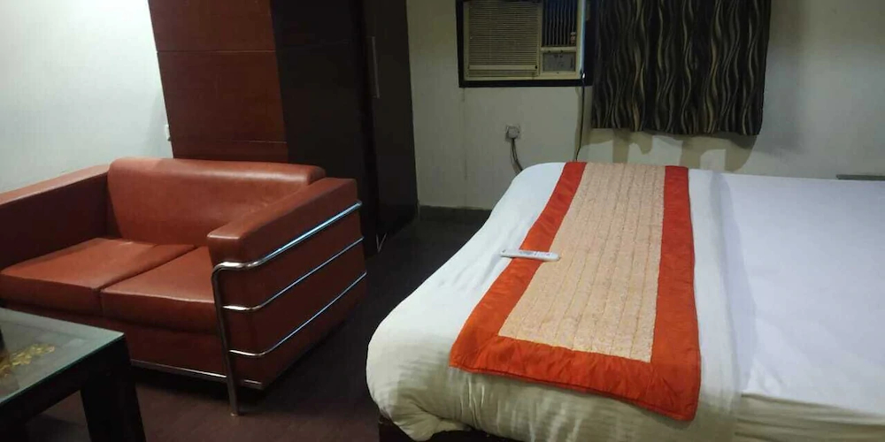 Hotel Saya Deluxe New Delhi Railway Station by ADB Rooms