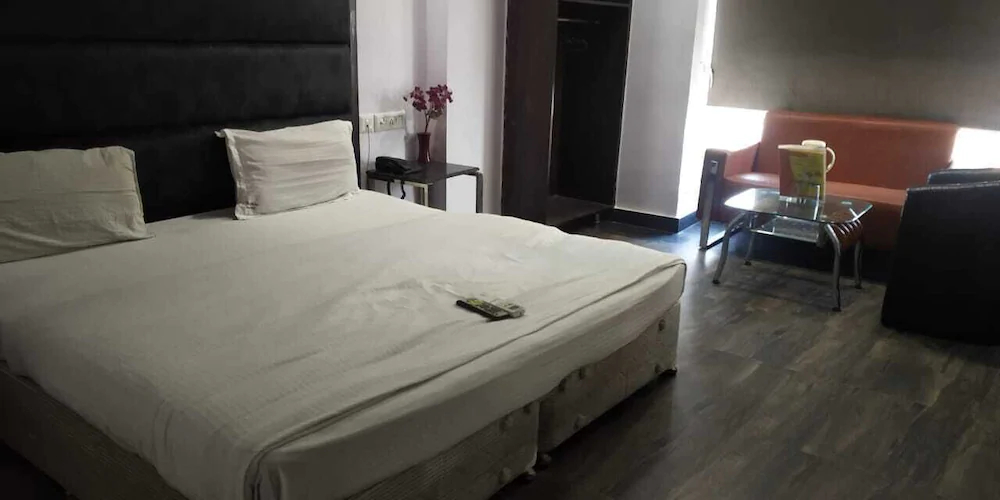 Hotel Saya Deluxe New Delhi Railway Station by ADB Rooms