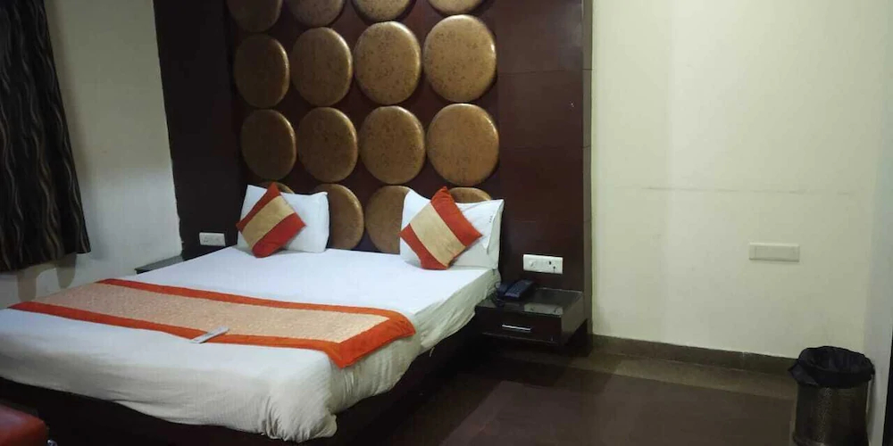 Hotel Saya Deluxe New Delhi Railway Station by ADB Rooms