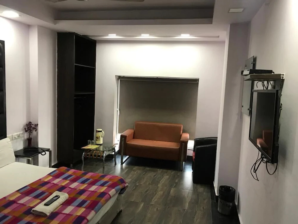 Hotel Saya Deluxe New Delhi Railway Station by ADB Rooms