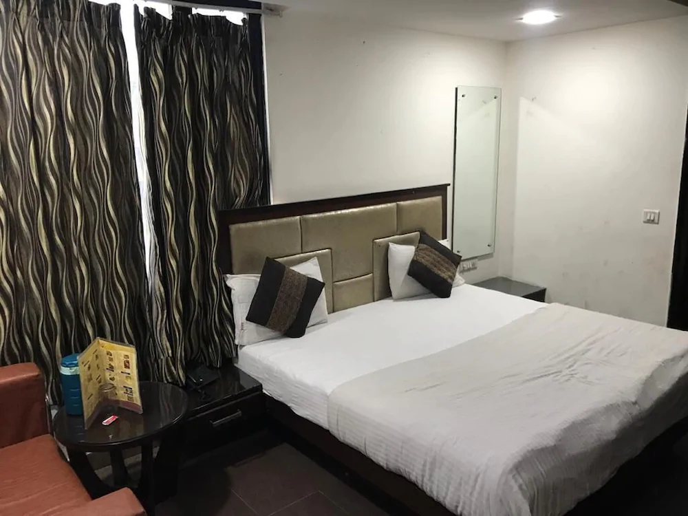 Hotel Saya Deluxe New Delhi Railway Station by ADB Rooms