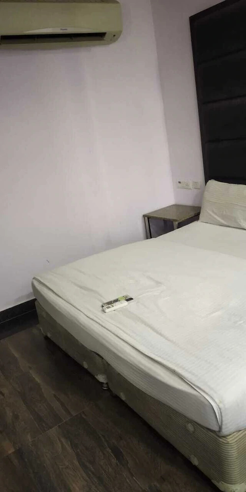 Hotel Saya Deluxe New Delhi Railway Station by ADB Rooms