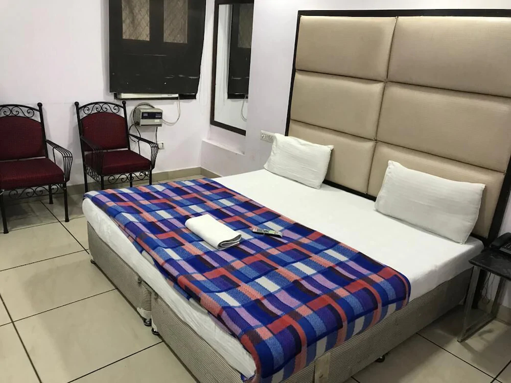 Hotel Saya Deluxe New Delhi Railway Station by ADB Rooms