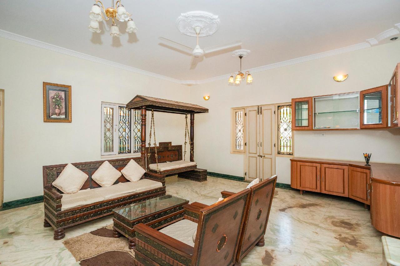 Hotel Silver Tree by OYO Rooms