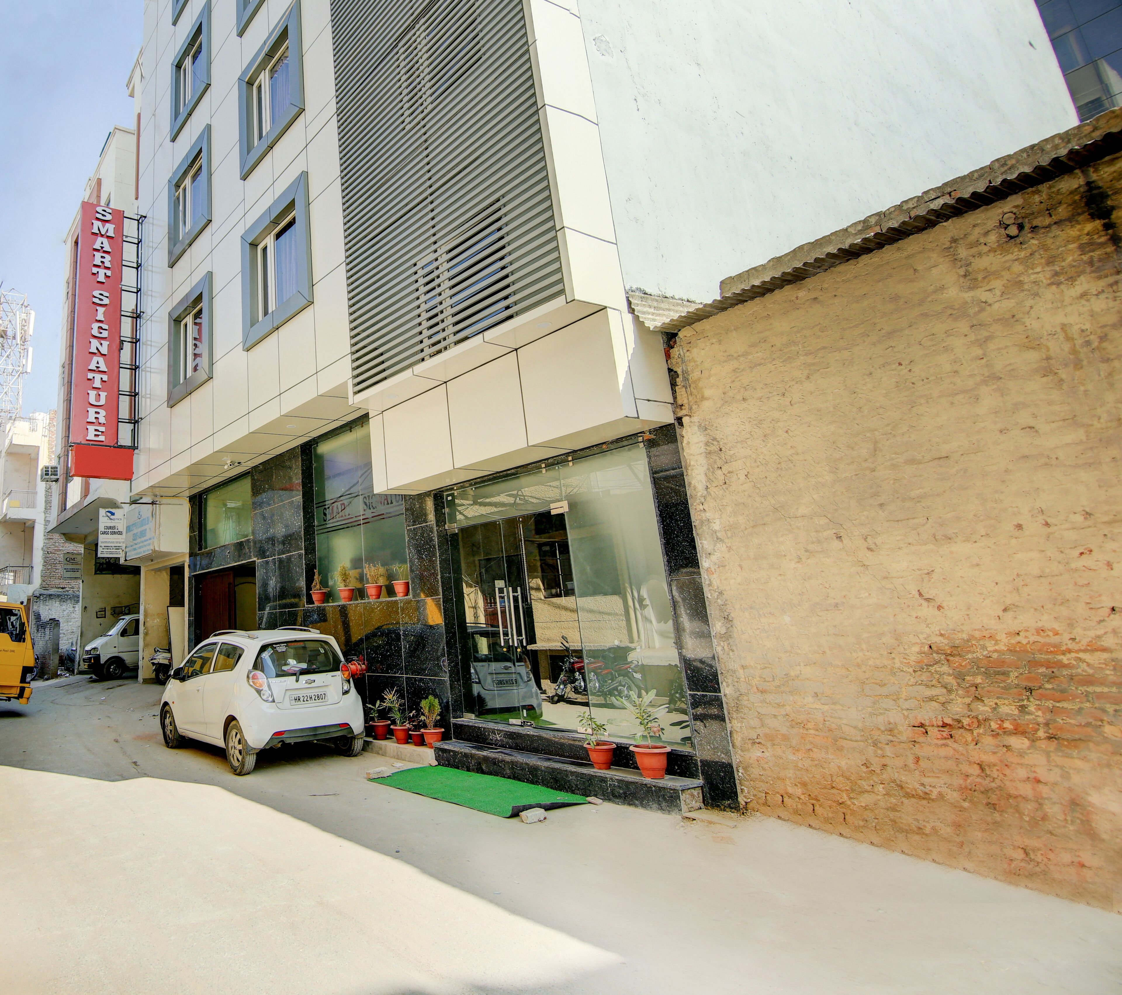 Hotel Smart Signature